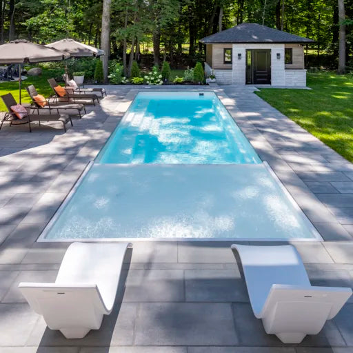 Image de la piscine creusée du modèle Zircon avec le module de détente Tanza
