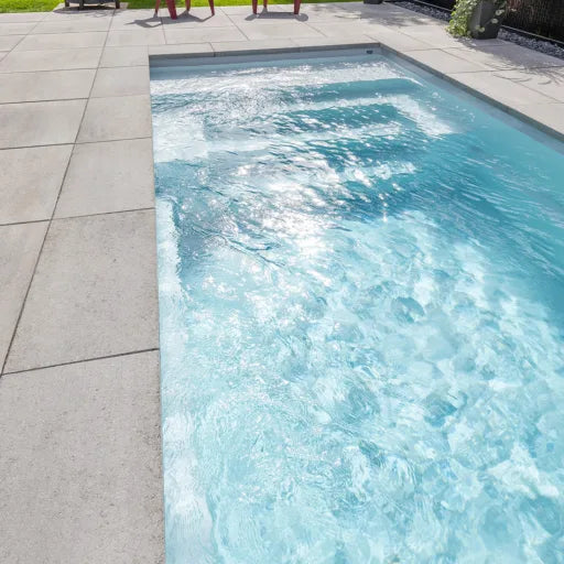 Image de la piscine creusée du modèle Opal en couleur gris arctique 