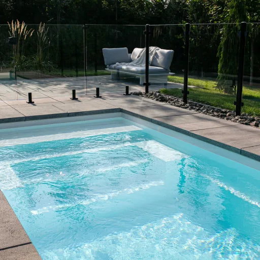 Image de la piscine creusée du modèle Opal en couleur sel de mer
