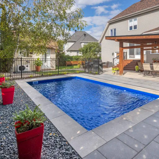 Image de la piscine creusée du modèle Topaze en couleur pacifique 