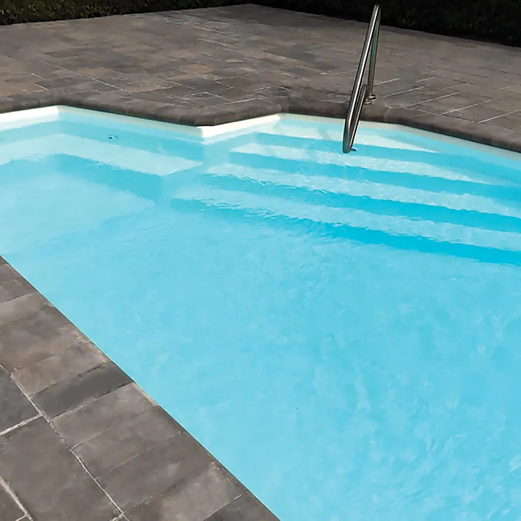 Image de la piscine creusée du modèle Hopewell en couleur sel de mer