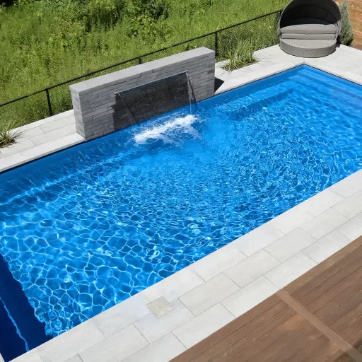 Image de la piscine creusée du modèle Kelowna en couleur pacifique