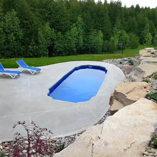 Image de la piscine creusée du modèle Roseway en couleur Pacific