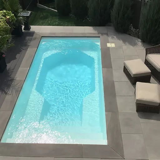 Image de la piscine creusée du modèle Sandbanks en couleur Sel de mer
