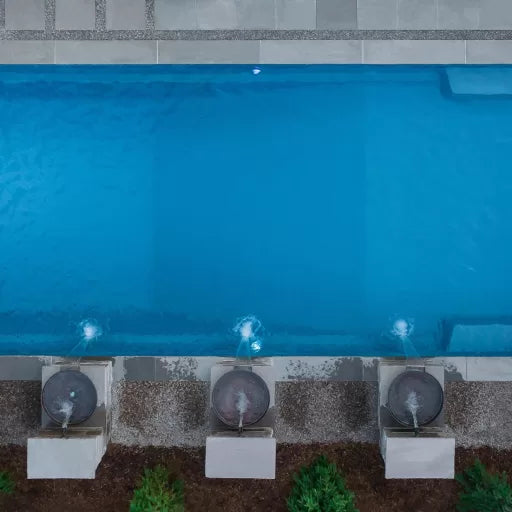 Image de la piscine creusée du modèle Tofino en couleur Ocean
